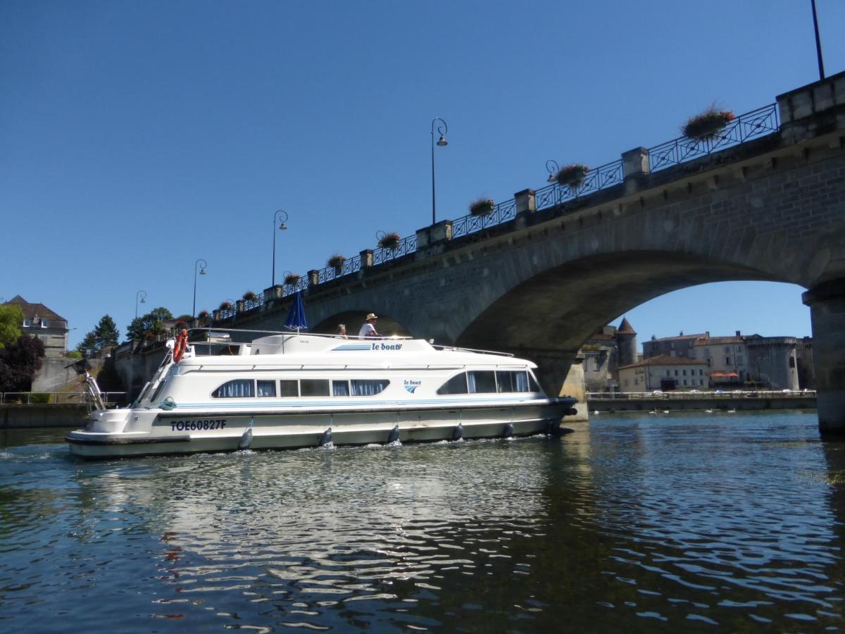 Ibis Budget Cognac Шатобернар Экстерьер фото