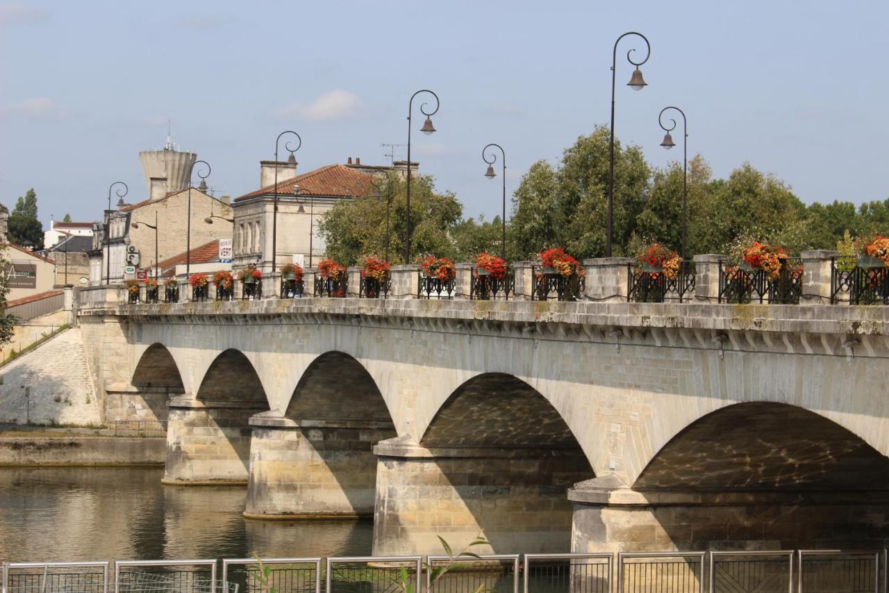 Ibis Budget Cognac Шатобернар Экстерьер фото